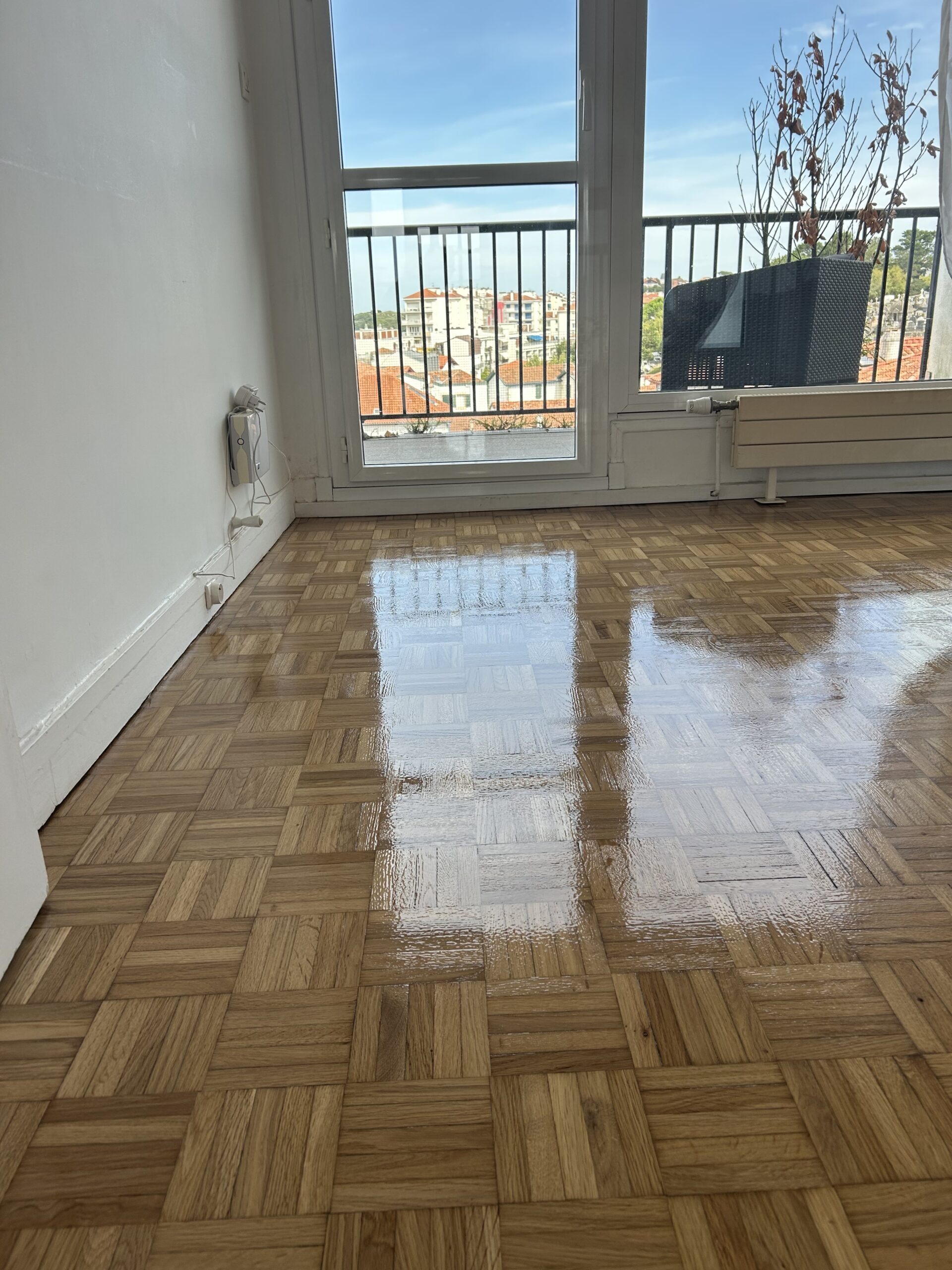 Parquet mosaïque rénové et vitrifié à Saint-Jean-de-Luz