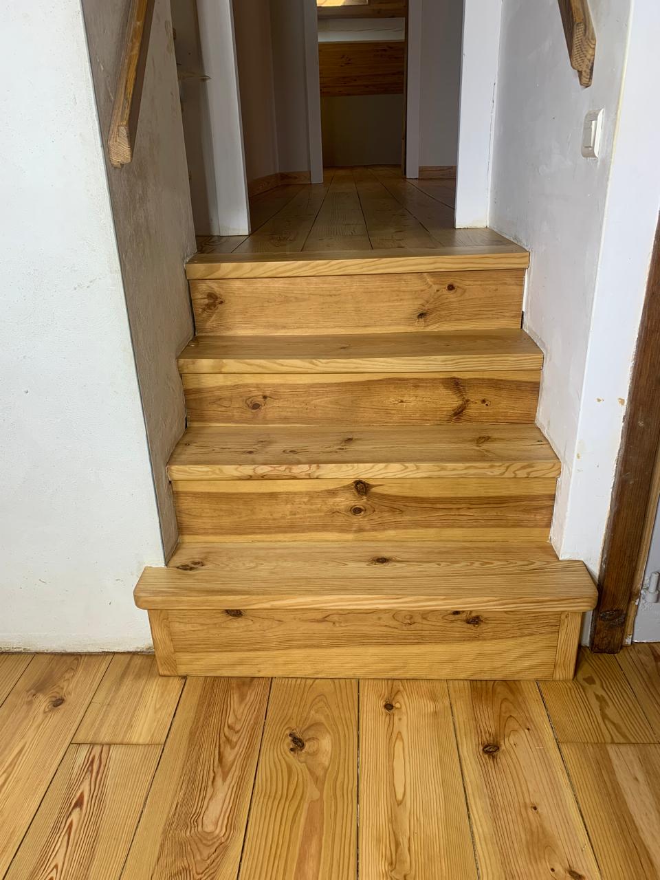 Escalier en bois poncé et vitrifié par Parquet Éthique à Ustaritz